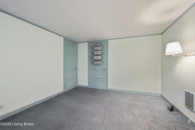 3227 Robin Rd, Louisville, KY 40213