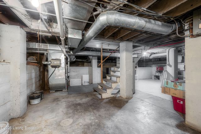 3227 Robin Rd, Louisville, KY 40213