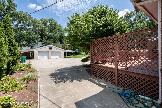 3227 Robin Rd, Louisville, KY 40213
