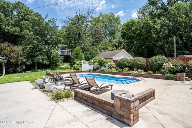 3227 Robin Rd, Louisville, KY 40213