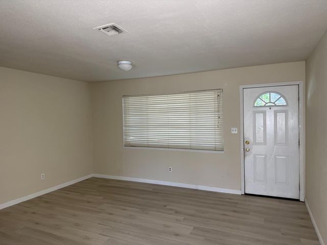 7812 51st Ave, Sacramento, CA 95828