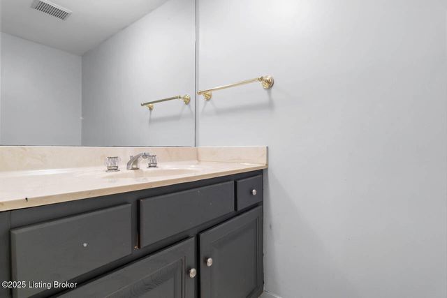 109 Shelby Pointe Dr, Louisville, KY 40223