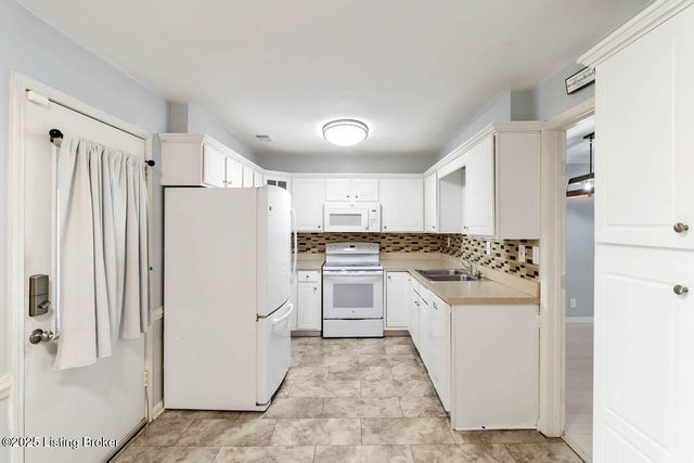 109 Shelby Pointe Dr, Louisville, KY 40223