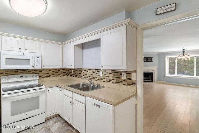 109 Shelby Pointe Dr, Louisville, KY 40223