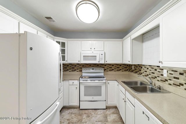 109 Shelby Pointe Dr, Louisville, KY 40223