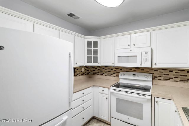 109 Shelby Pointe Dr, Louisville, KY 40223