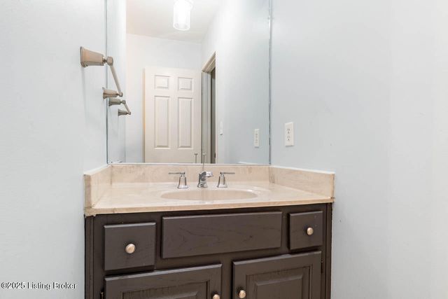 109 Shelby Pointe Dr, Louisville, KY 40223
