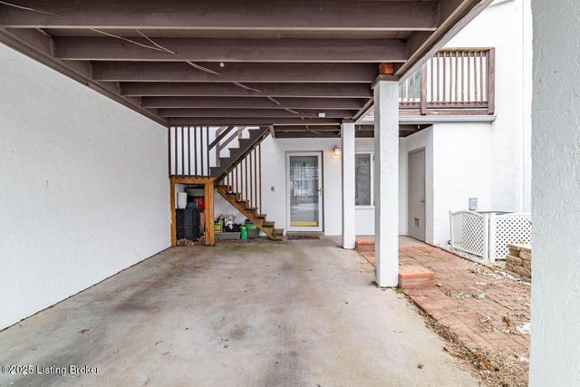 109 Shelby Pointe Dr, Louisville, KY 40223