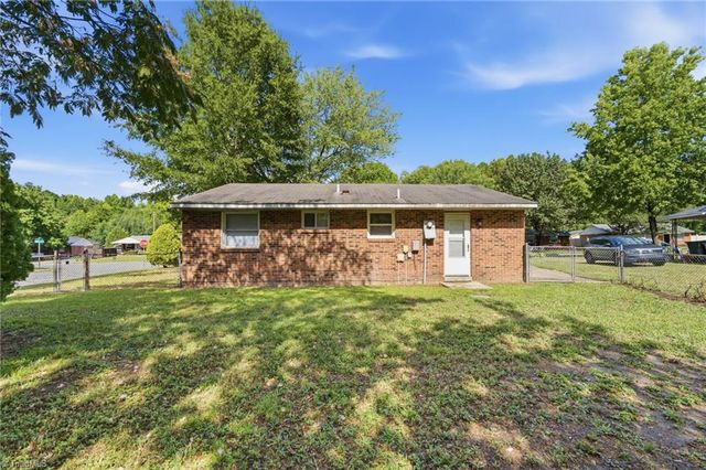 2300 Willow Road, Greensboro, NC 27406