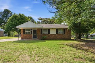 2300 Willow Road, Greensboro, NC 27406