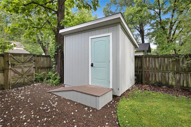 618 S Block Avenue, Fayetteville, AR 72701