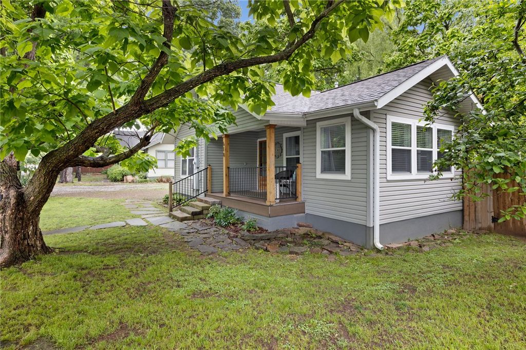 618 S Block Avenue, Fayetteville, AR 72701