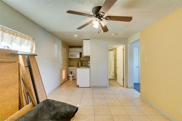 6521 Mecham Avenue, Las Vegas, NV 89107