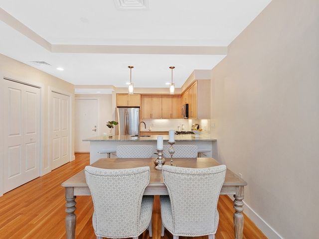 321 Hammond Pond Pkwy 106, Brookline, MA 02467