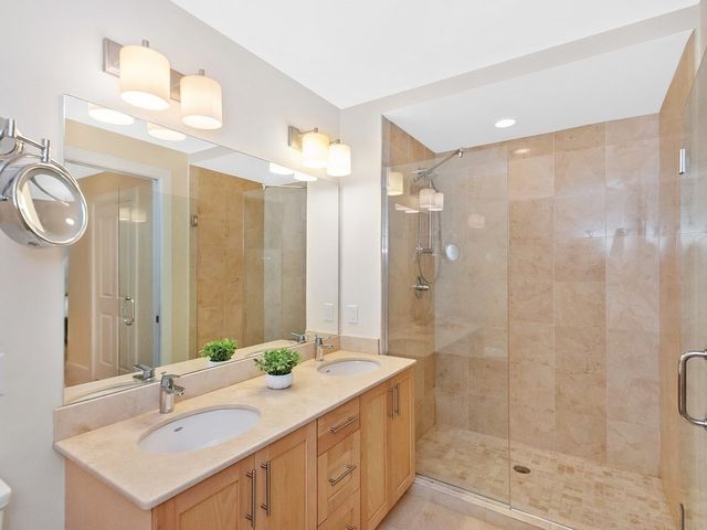 321 Hammond Pond Pkwy 106, Brookline, MA 02467