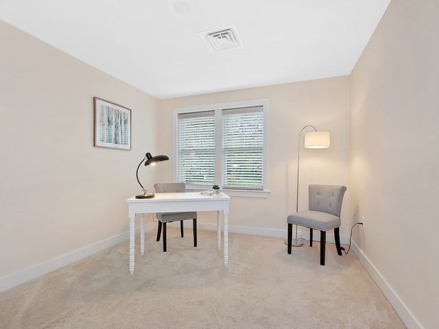 321 Hammond Pond Pkwy 106, Brookline, MA 02467