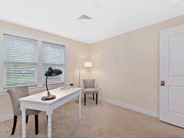 321 Hammond Pond Pkwy 106, Brookline, MA 02467