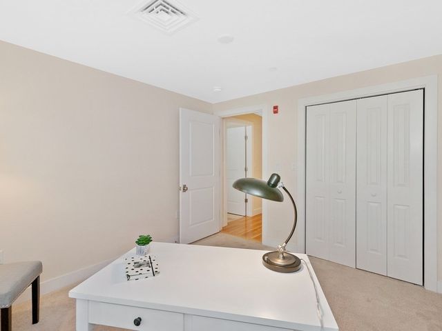321 Hammond Pond Pkwy 106, Brookline, MA 02467