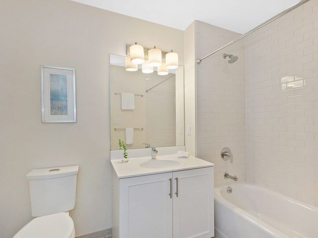 321 Hammond Pond Pkwy 106, Brookline, MA 02467