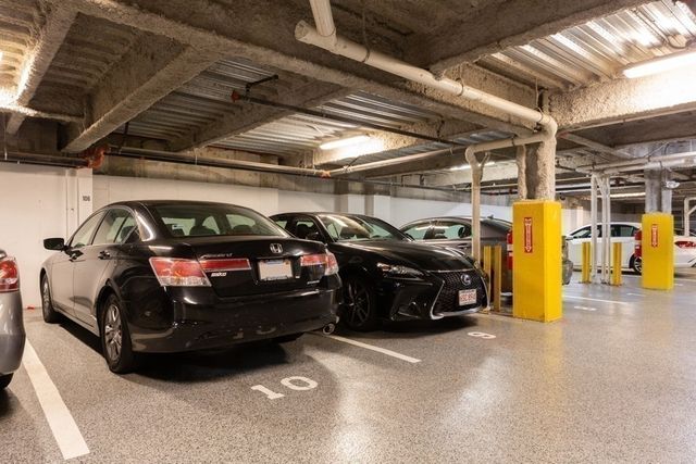 321 Hammond Pond Pkwy 106, Brookline, MA 02467