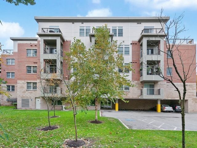 321 Hammond Pond Pkwy 106, Brookline, MA 02467