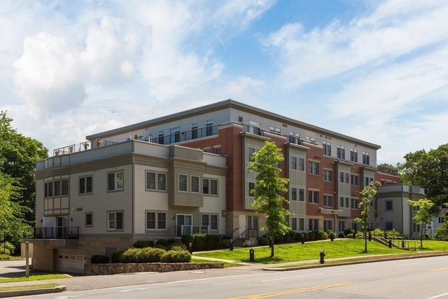 321 Hammond Pond Pkwy 106, Brookline, MA 02467