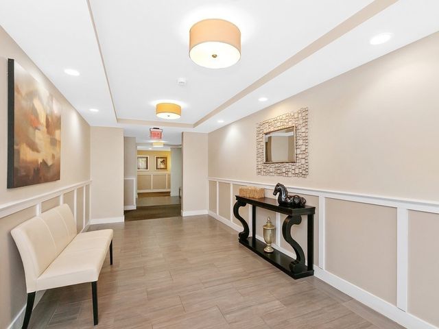 321 Hammond Pond Pkwy 106, Brookline, MA 02467