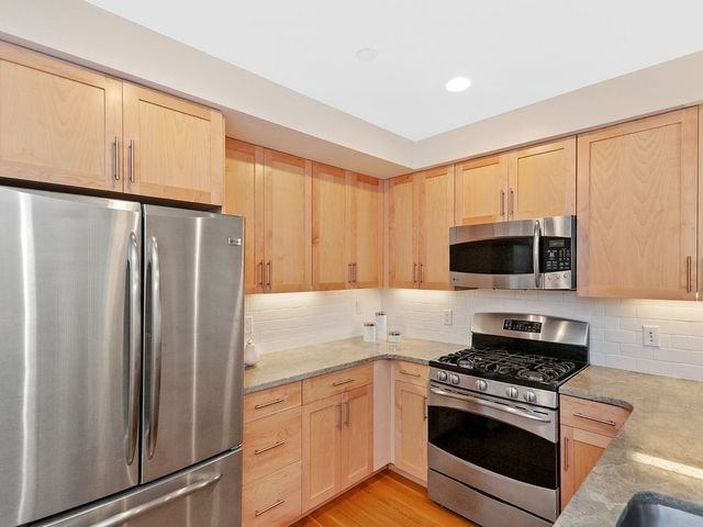 321 Hammond Pond Pkwy 106, Brookline, MA 02467