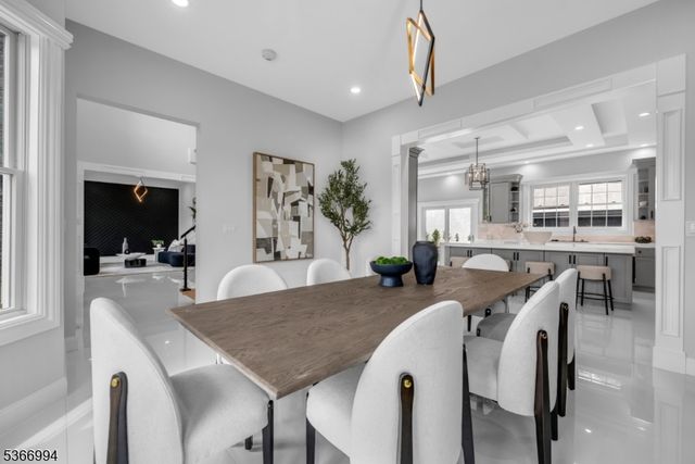 125 Hamilton Trl, Totowa Boro, NJ 07512