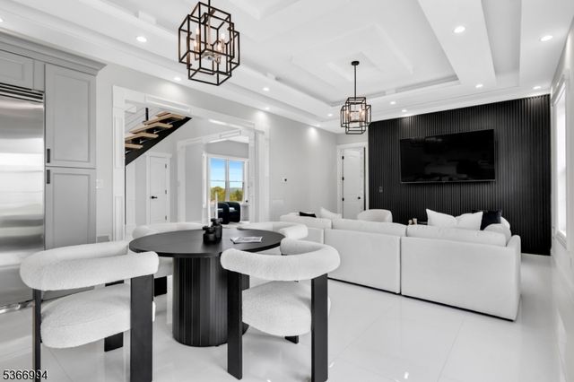 125 Hamilton Trl, Totowa Boro, NJ 07512