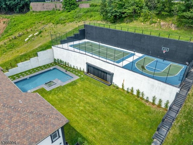 125 Hamilton Trl, Totowa Boro, NJ 07512