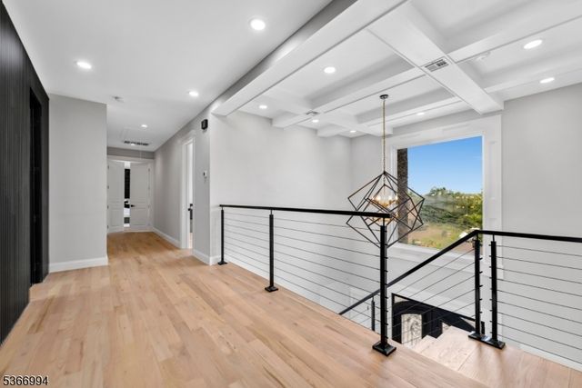 125 Hamilton Trl, Totowa Boro, NJ 07512