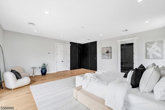 125 Hamilton Trl, Totowa Boro, NJ 07512