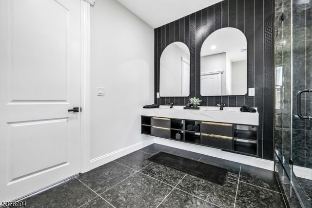 125 Hamilton Trl, Totowa Boro, NJ 07512