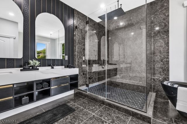 125 Hamilton Trl, Totowa Boro, NJ 07512