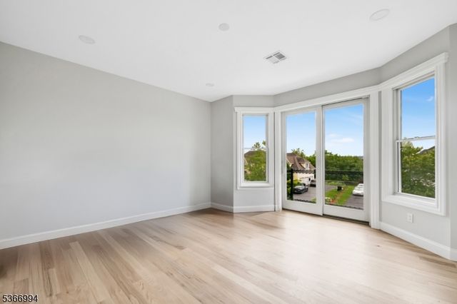 125 Hamilton Trl, Totowa Boro, NJ 07512