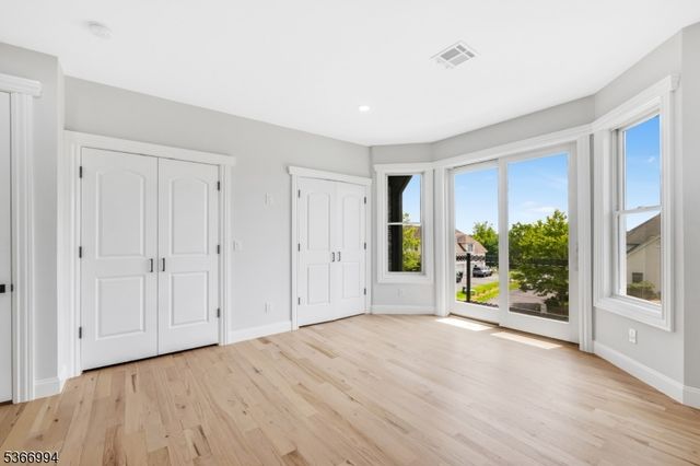 125 Hamilton Trl, Totowa Boro, NJ 07512