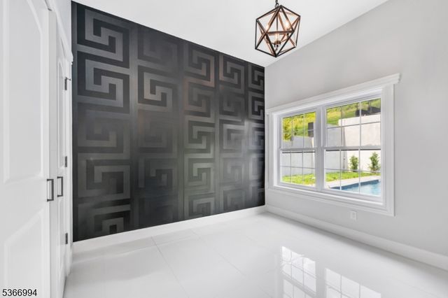 125 Hamilton Trl, Totowa Boro, NJ 07512