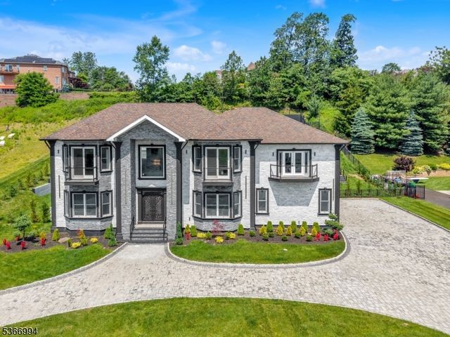 125 Hamilton Trl, Totowa Boro, NJ 07512