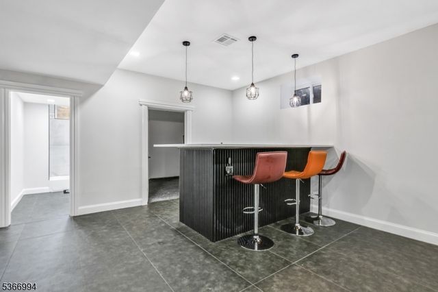 125 Hamilton Trl, Totowa Boro, NJ 07512