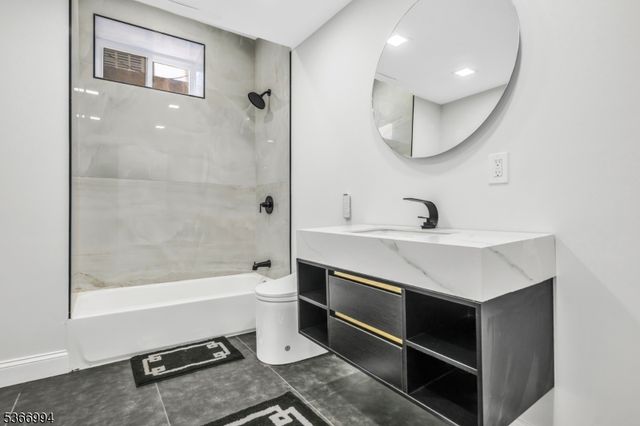 125 Hamilton Trl, Totowa Boro, NJ 07512