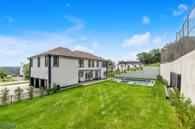 125 Hamilton Trl, Totowa Boro, NJ 07512