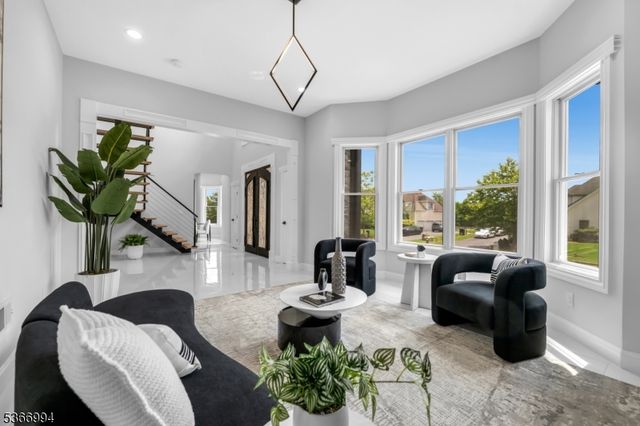 125 Hamilton Trl, Totowa Boro, NJ 07512