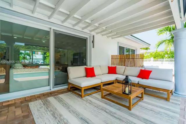 3204 Robbins Rd, Pompano Beach, FL 33062