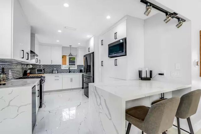 3204 Robbins Rd, Pompano Beach, FL 33062