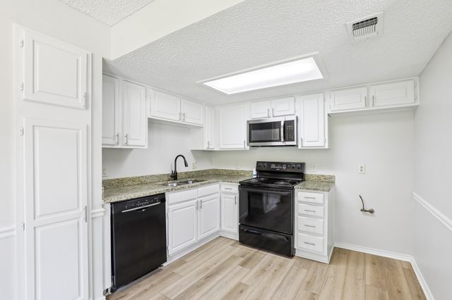 2710 Newkirk Court, Euless, TX 76039
