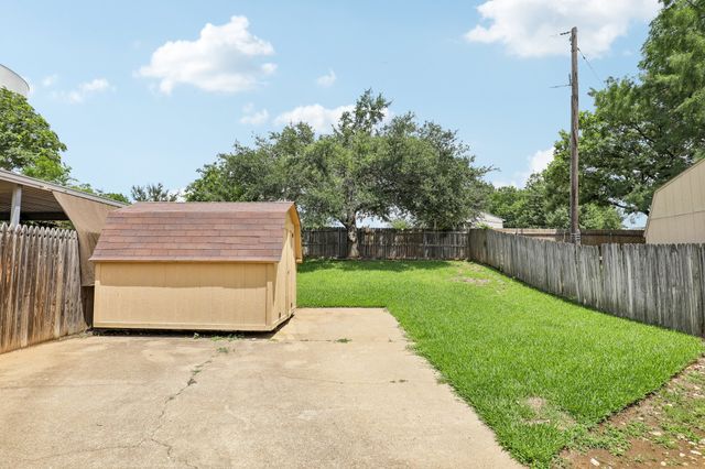 2710 Newkirk Court, Euless, TX 76039