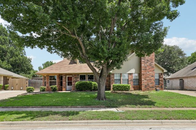 2710 Newkirk Court, Euless, TX 76039