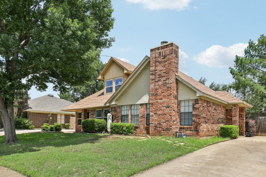2710 Newkirk Court, Euless, TX 76039
