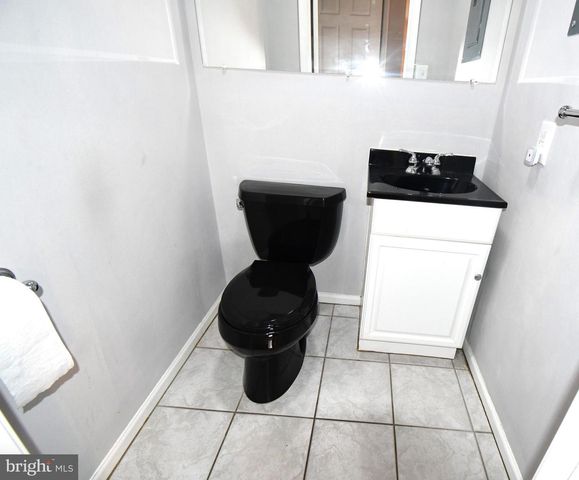 8 W MONMOUTH ST, Winchester, VA 22601